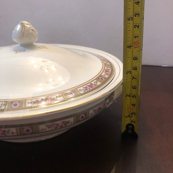 - Antique ServingDish with Lid.Johnson Brothers.BreastCancer Fundraiser - Picture 9 of 10